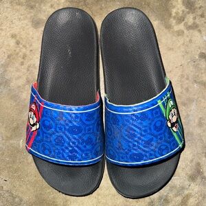Mario and Luigi sandals for kids. Size is 3-4Y.